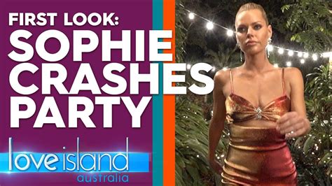 First Look Sophie Monk Crashes The Party At The Villa Love Island Australia 2019 Youtube