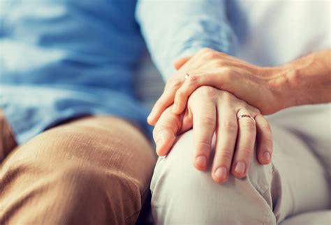 Holding Hands Can Sync Brainwaves Ease Pain In Couples