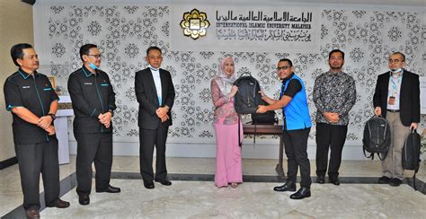 Mahallah ni asrama la kiranya, biasa universiti lain panggil kolej. 10 July 2020 Handing Over of Laptop for IIUM Needy ...