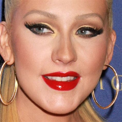 Christina Aguilera S Makeup Photos And Products Steal Her Style