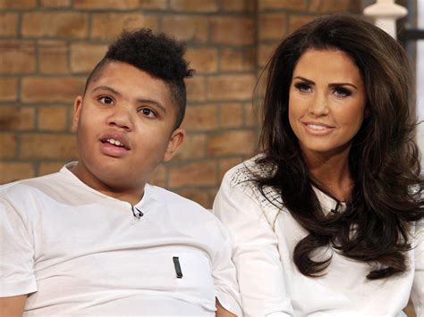 Harvey Price Daddy Dwight Katie Price Reveals Son Harvey Doesn T Understand Lack Of