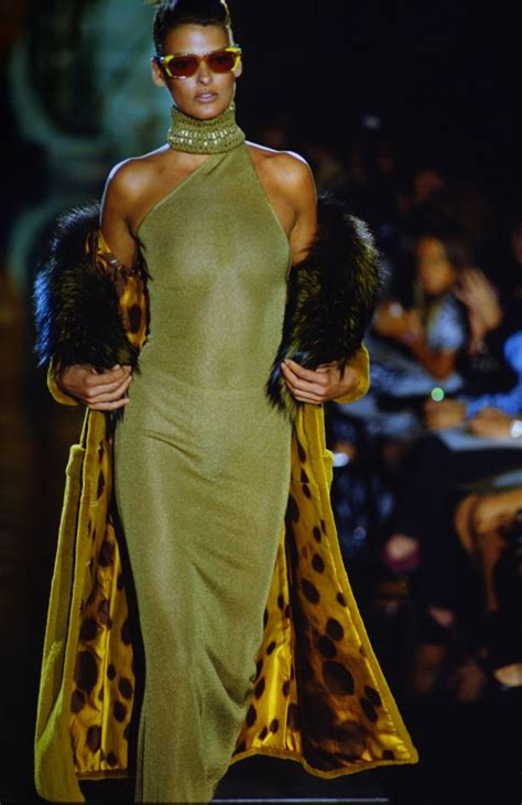Linda Evangelista Atelier Versace Runway Show Fw 1996 Fashion