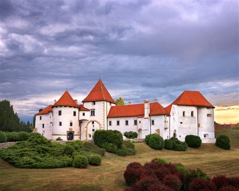 Varazdin Old Town In The Evening Croatia Anshar Images