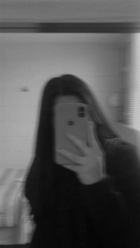 pin by eda lozada on fotos de snap blurred aesthetic girl mirror shot mirror selfie gir