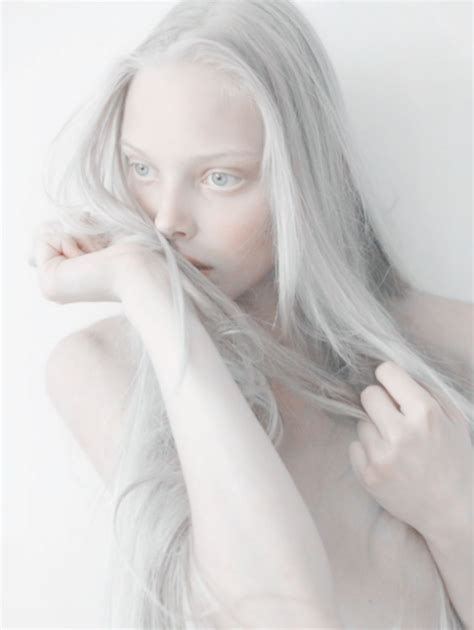 Pin By Enmi Wahlb Ck On Art Simplicity Life Albinism Albino Model Photography