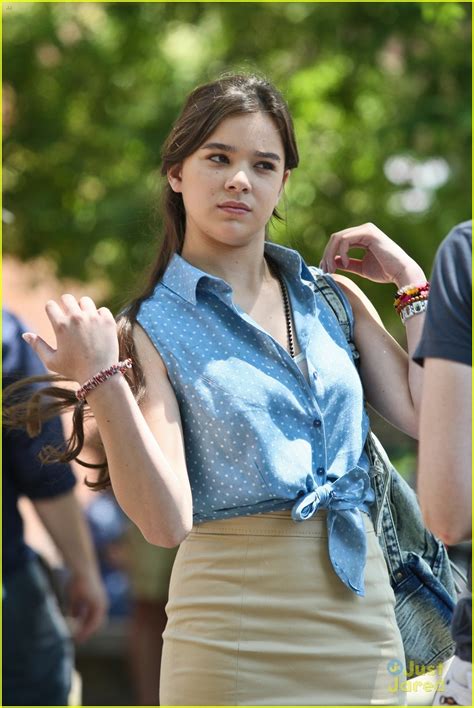 Full Sized Photo Of Hailee Steinfeld 006 Wenn5875692 Hailee Steinfeld Polka Dot Darling