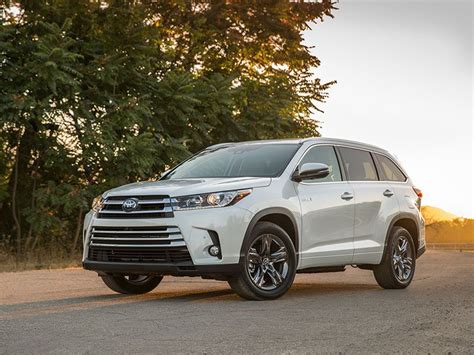 Towing isn't at the top of its lengthy resume, but when properly outfitted, it will tow as much as 5,000 lbs. 10 SUVs That Can Tow 5000 Lbs. | Autobytel.com