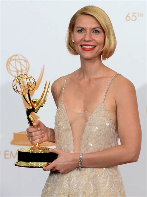 Emmy Awards Claire Danes Crashes Lena Dunham S Red Carpet