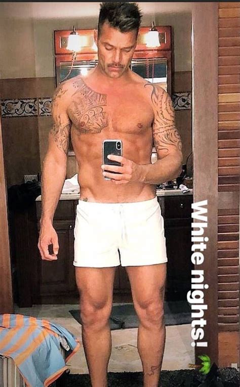 Ricky Martin Bares His Muscles In A Shirtless Selfie E Online