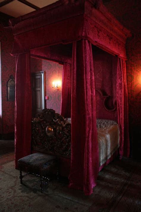 13 Mysterious Gothic Bedroom Interior Design Ideas