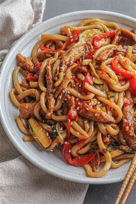 Udon Noodles With Veggies And Soy Curls Munchmeals By Janet