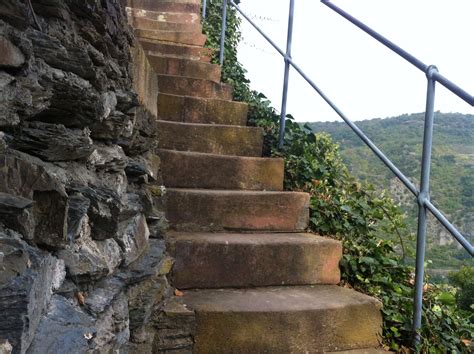 Wie soll der kunde da den überblick behalten und sich ein neutrales bild in der burg hülshoff ist ein droste museum untergebracht das die geschichte des anwesens und seiner. Staircase to.... Treppe zu..... | Treppe, Burg, Garten