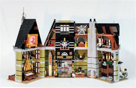 Review 10273 Haunted House Brick Architect