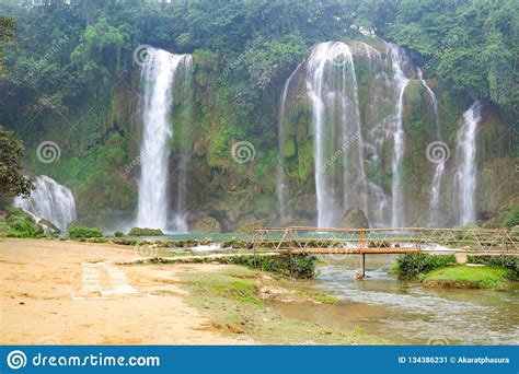 Ban Gioc Waterfall Or Detian Falls Stock Image Image Of Mountain