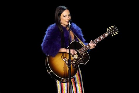 Kacey Musgraves Rainbow See Live Performance Of New Song Rolling