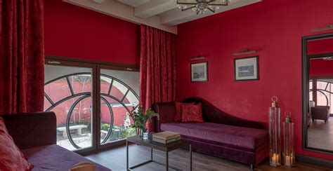 do not miss hotel palazzo veneziano s suite with canal view