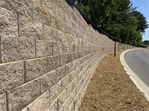 Should a Retaining Wall Be Leaning or Tilted?
