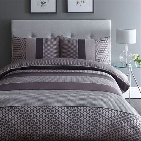 From The Collection This Stylish Duvet And Matching Pillow Bedding Set