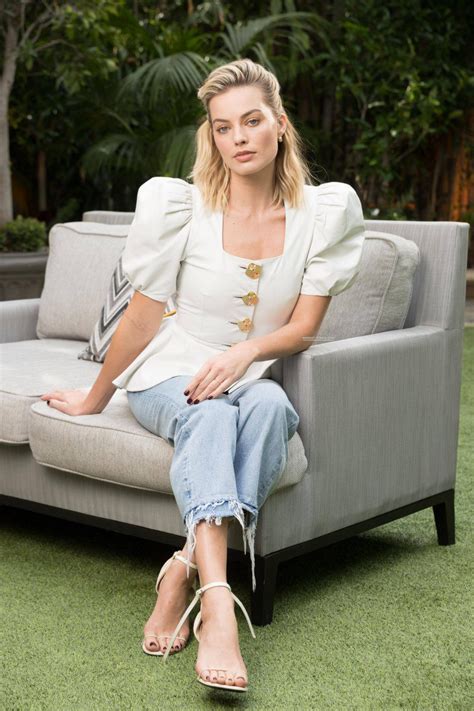 50 Margot Robbie Feet And Soles Pictures Hollywood Celebrity Wikifeet Wikigrewal