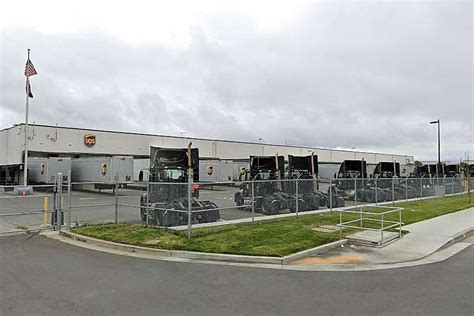 Oakland Ups Hub