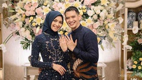 Rezky aditya pamer sederet foto bareng baby athar, fakta mencengangkan ini dibongkar citra rezky aditya iseng jodohkan sang putra dengan anak rekan artis lain, dapat balasan tak. Resmi Bertunangan dengan Rezky Aditya, Tengok Cantiknya ...