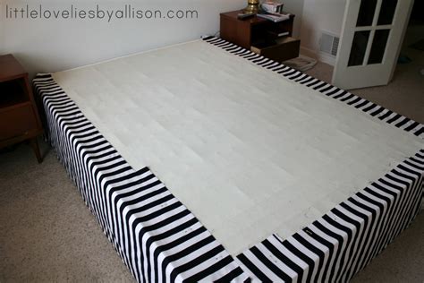 Simply tuck and fold the bed skirt along the edge of the box spring to find the proper fit for your bed, creating a clean finished edge. ...Sewing For Life...: tutorial: easy DIY bed skirt