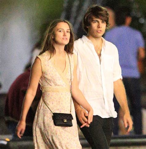 Keira Knightley And James Righton Kiss On Romantic NYC Dinner Date Celebrity News Showbiz