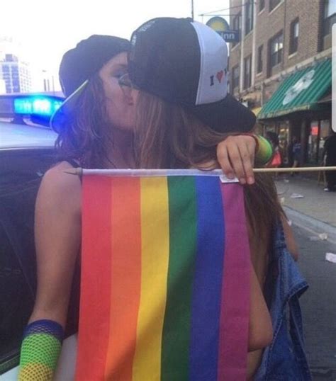So What I Like Girls Cute Lesbian Couples Lesbian Pride Lgbtq Pride Lesbians Kissing I Love