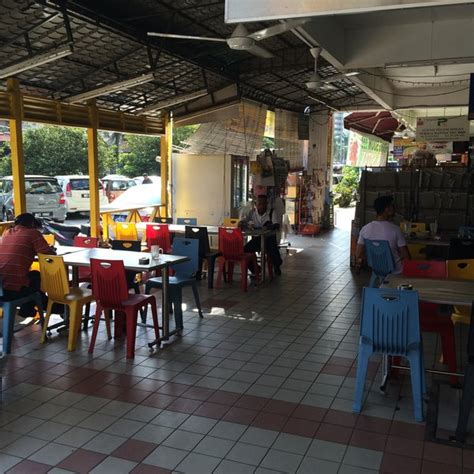 One of the most popular places in penang one of the most popular places in penang to eat nasi melayu, if not the best, is nasi melayu masjid terapung. Foto di Kedai Makan Melayu - Restoran Melayu