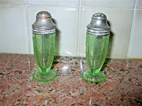 Vintage Old Florentine Poppy Salt Pepper Shakers Green Hazel Atlas