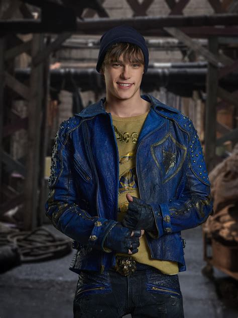 We lie down screaming as rain punches through and we come up green. Descendentes (Disney) fotos (38 fotos) - LETRAS.COM