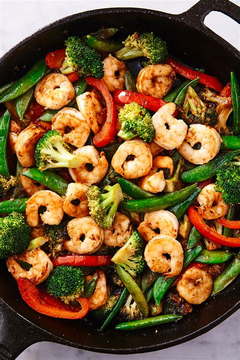 Add the remaining 1 teaspoon of coconut oil to the wok, then add the cabbage, red bell pepper, and scallion whites. Pin on Shrimp recipes