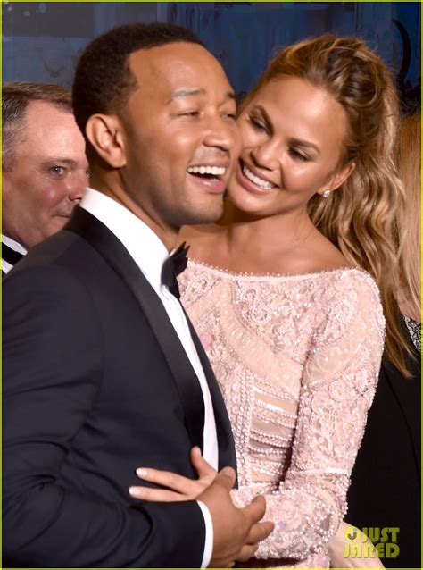 Chrissy Teigen Spoofs Her Cry Face At Golden Globes 2015 Photo 3278578