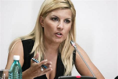 Instanța a amânat decizia în dosarul în care sunt judecate ioana băsescu și elena udrea. Elena Udrea rămâne în așteptare. Înalta Curte a amânat decizia în dosarul "Gala Bute" - Gazeta ...