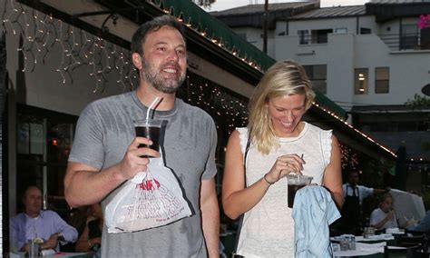 John afler, has a mean sister and a nice sister. Ben Affleck y Lindsay Hookus: juego de miradas y sonrisas ...