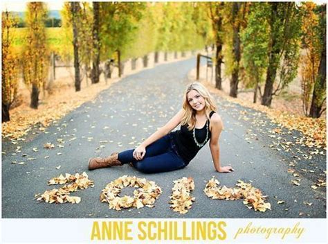 23 Stunning Senior Picture Ideas For Girls Cute Senior Pictures Girl