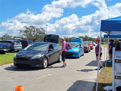 Hurricane Ian recovery: Sarasota County residents receive ice, water