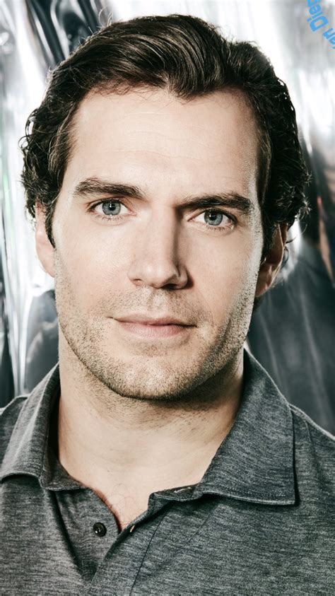 hey handsome most handsome men most beautiful man gorgeous men henry cavill eyes henry