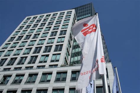 Die kunden der sparkasse leipzig haben die möglichkeit ihre finanzgeschäfte in einer von mehr als 80 filialen erledigen zu können. Leipziger Internet Zeitung: Sparkasse Leipzig schafft auch ...