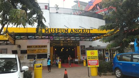 Menikmati Keseruan Museum Angkut di Batu Malang | Ila Rizky