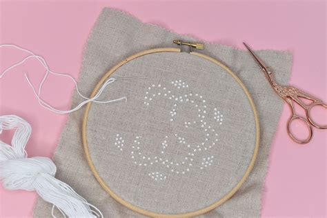 Learn How To Do Candlewick Embroidery With Colonial Knots This