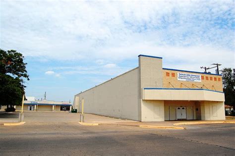 Located in oak cliff, this apartment building is within 1 mi (2 km) of texas theatre and bishop arts district. Heights Theatre - Oak Cliff ( Dallas ) Tx Closed Photo #2 ...