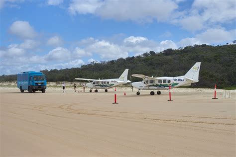 Beach Landing Strip Fraser Island Aircraft Landing On Th Flickr