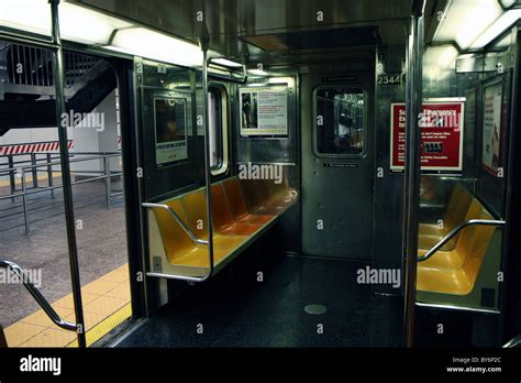 Open Subway Doors High Resolution Stock Photography And Images Alamy