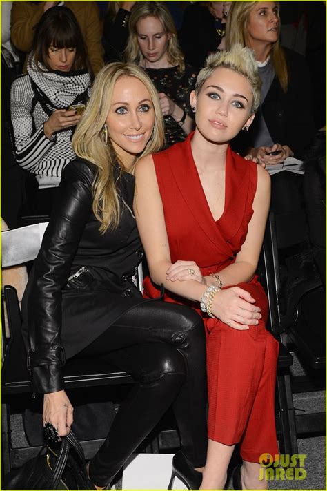 Miley Cyrus: Rachel Zoe Fashion Show with Mom Tish!: Photo ...