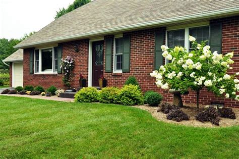 Designed specifically for builders, developers, and real estate agents working in the home building industry. 28 Beautiful Small Front Yard Garden Design Ideas - Style ...