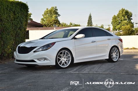 The 2015 hyundai sonata se undercuts segment heavyweight sedans from honda and toyota by $825 and $1,275, respectively. Hyundai Sonata Niche Targa - M131 x
