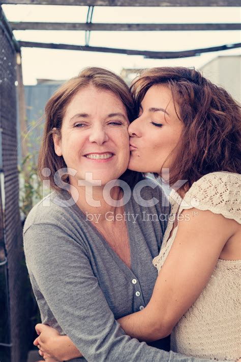 Mature Kiss Mature Housewives Lesbian Kissing