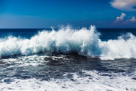 Waves Crashing Against The Shore High Quality Nature Stock Photos