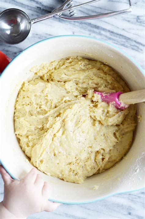 By hand, mix together whipped cream and cream cheese mixture until well combined. Vanilla Almond Poppy Seed Muffins with Lemon Glaze ...